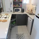 Ostreane-en-re Apartment *