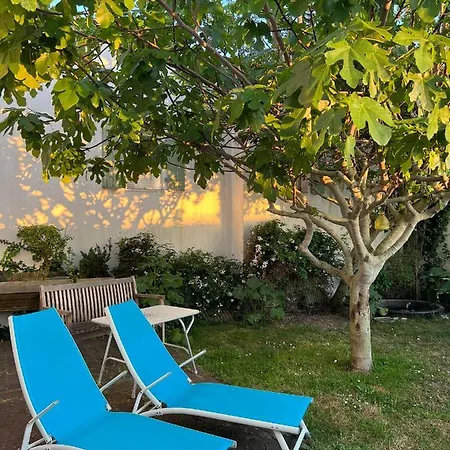 Ostreane-en-re Apartment